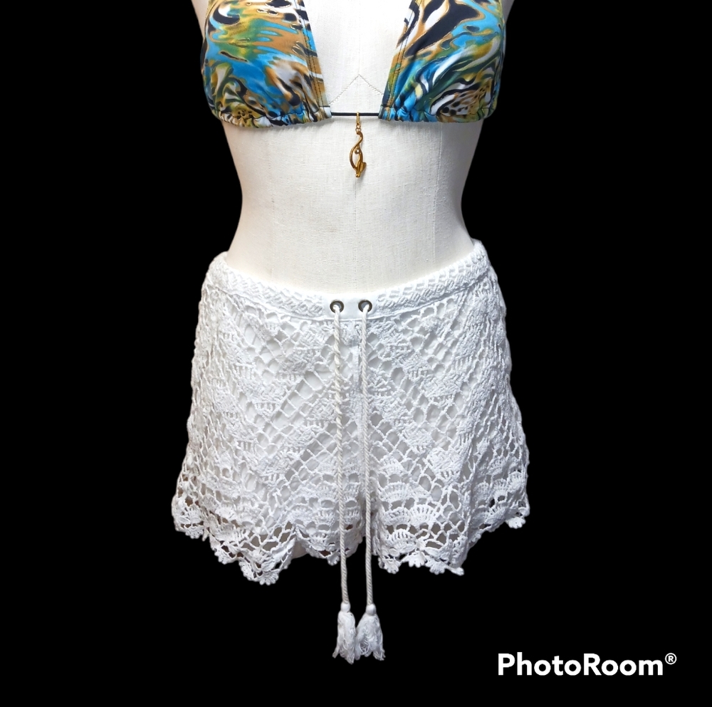 Anthropologie Armona Lace White Shorts Size Medium